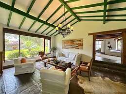 w Charming 4BR Getaway w Pool BBQ Clay Oven