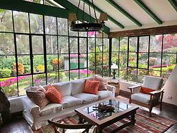 w Charming 4BR Getaway w Pool BBQ Clay Oven