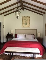 w Charming 4BR Getaway w Pool BBQ Clay Oven