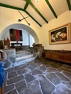 w Charming 4BR Getaway w Pool BBQ Clay Oven