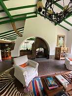w Charming 4BR Getaway w Pool BBQ Clay Oven