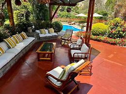 w Charming 4BR Getaway w Pool BBQ Clay Oven