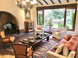 w Charming 4BR Getaway w Pool BBQ Clay Oven