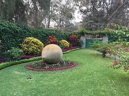 w Charming 4BR Getaway w Pool BBQ Clay Oven
