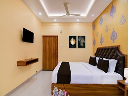 Deluxedholpanda Near Puri Lighthouse