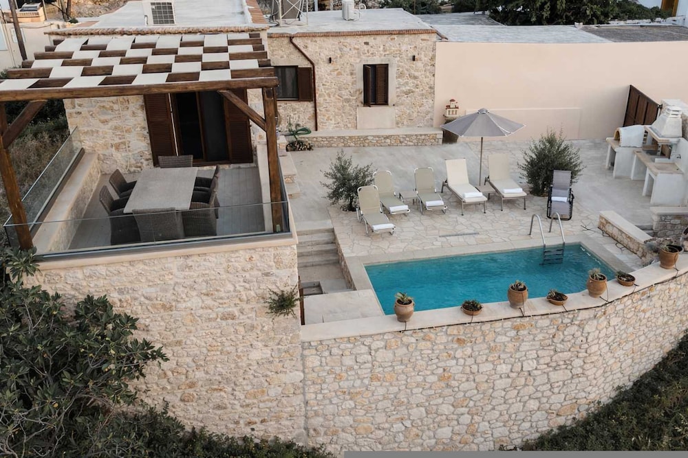 Vertigo Stone Villa - Roumeli Private Pool Escape