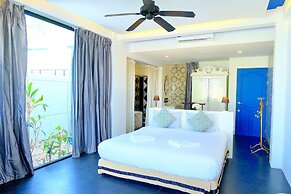 Phuket Moonlit Patong Bay Hideaway Hotel