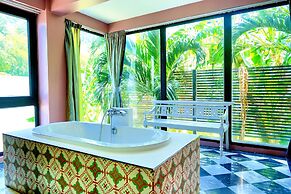 Phuket Moonlit Patong Bay Hideaway Hotel
