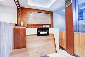 Deluxeclassic Court