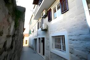 The Stone Alley Retreat