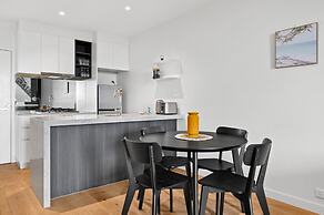 Central Southbank Apartment With Pool Access