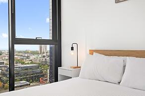 Central Southbank Apartment With Pool Access
