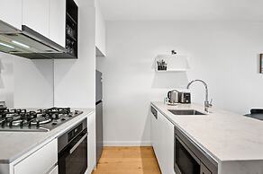 Central Southbank Apartment With Pool Access