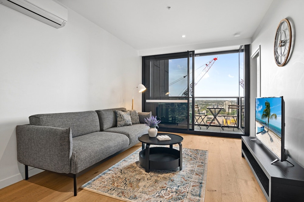 Central Southbank Apartment With Pool Access