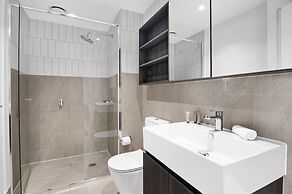 Central Southbank Apartment With Pool Access