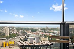 Central Southbank Apartment With Pool Access