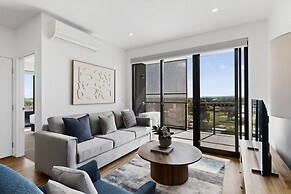 Spacious Newly 2 Bed Unit With Onsite Parking