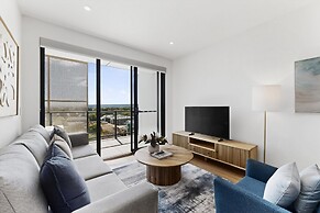 Spacious Newly 2 Bed Unit With Onsite Parking