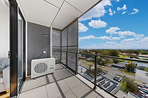 Spacious Newly 2 Bed Unit With Onsite Parking