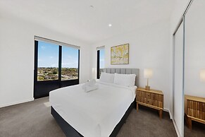 Spacious Newly 2 Bed Unit With Onsite Parking