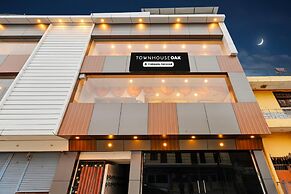 Super Townhouse Oak Kanpur
