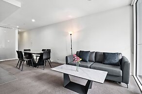 Modern 1 Bed Apartment With City Views