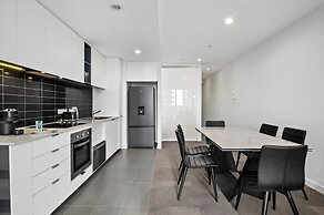 Modern 1 Bed Apartment With City Views