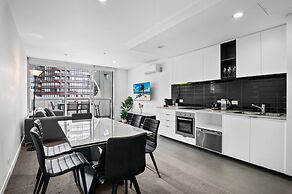 Modern 1 Bed Apartment With City Views