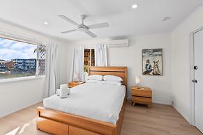 Family Friendly 2 Bed Flat With Balcony