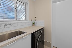Family Friendly 2 Bed Flat With Balcony
