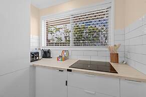 Family Friendly 2 Bed Flat With Balcony