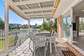 Family Friendly 2 Bed Flat With Balcony