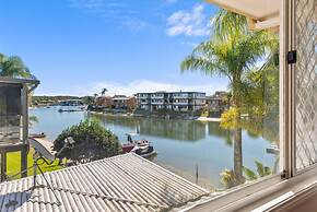 Family Friendly 2 Bed Flat With Balcony