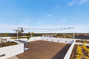 Brand-new 3-bed Apartment With Scenic Views