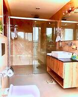 Luminous Apartments & Suites