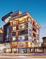 Luminous Apartments & Suites