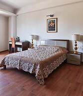 Luminous Apartments & Suites