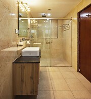 Luminous Apartments & Suites