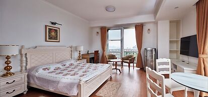 Luminous Apartments & Suites