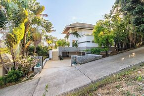 Seaview Own Pool Full-Time Maid V302