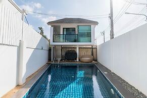 3BR Pool Villa Near Boat Avenue V303