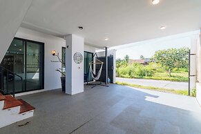 3BR Pool Villa Near Boat Avenue V303