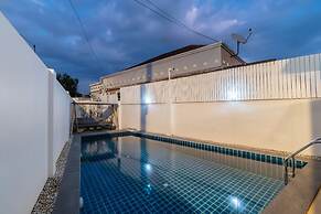 3BR Pool Villa Near Boat Avenue V303