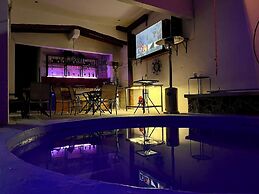 Hotel 305