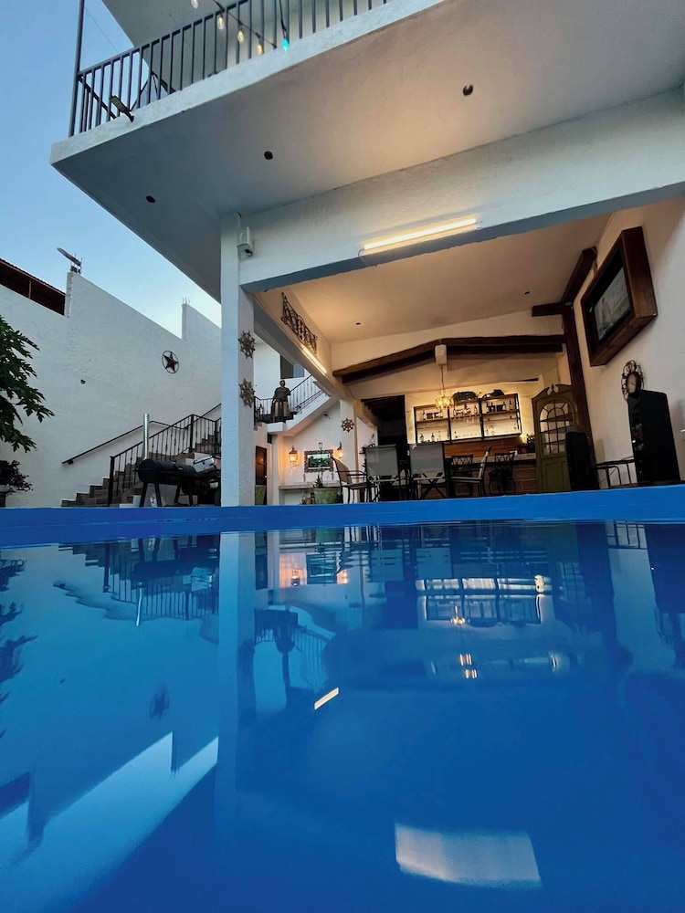 Hotel 305