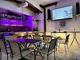 Hotel 305