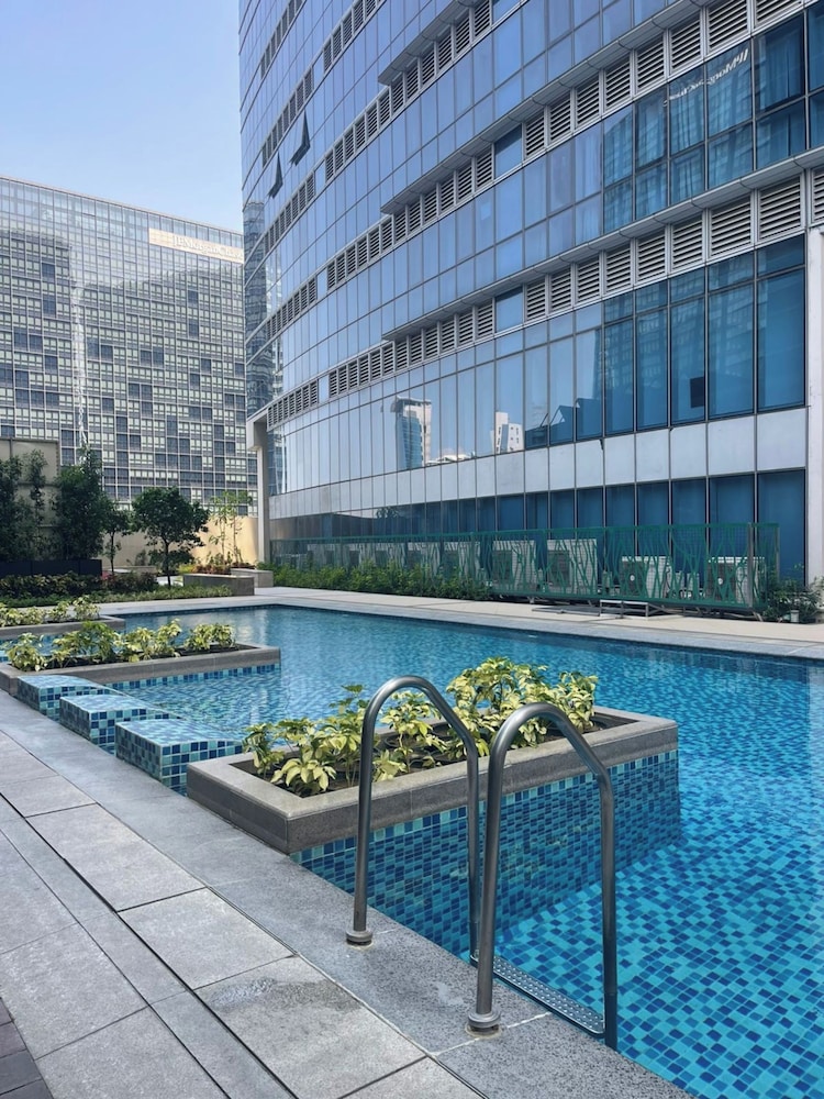 Spacious Living at Uptown Parksuites