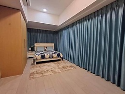 Spacious Living at Uptown Parksuites