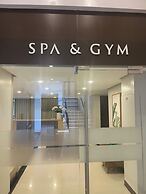 Spacious Living at Uptown Parksuites