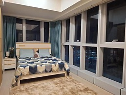 Spacious Living at Uptown Parksuites